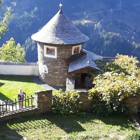 Turm In Den Bergen Dom wakacyjny Ausserfragant