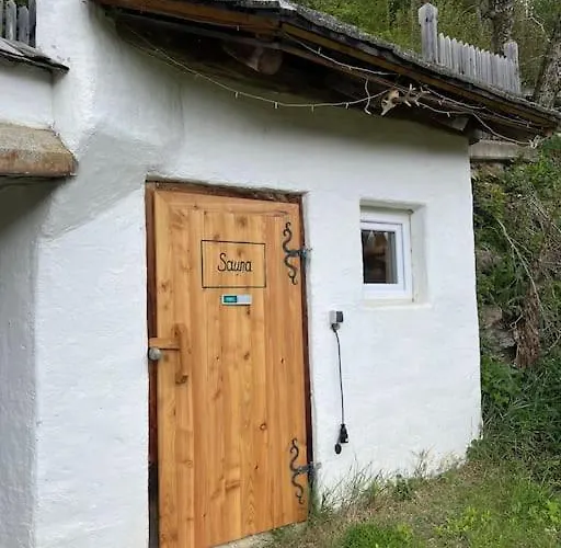 Turm In Den Bergen Dom wakacyjny Ausserfragant