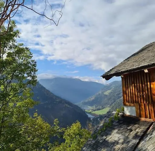 Turm In Den Bergen *