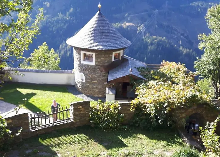 Turm In Den Bergen Dom wakacyjny Ausserfragant